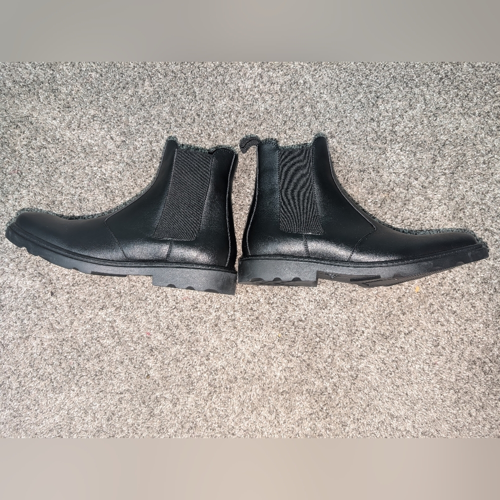 Sleek Black Chelsea Ankle Boots for Women - Picture 6 of 16